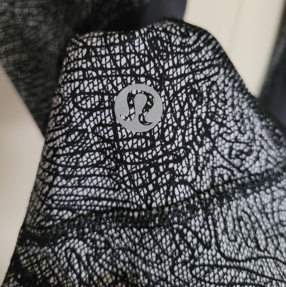 NWOT Lululemon Pace Rival Crop, 6, Line Up White/Black, matching bra listed - Picture 10 of 14